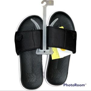 All in Motion boys black sliders size 1